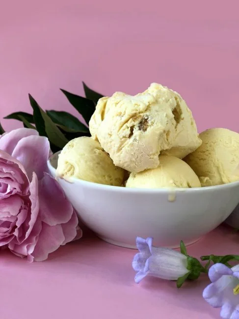 Сладкая жизнь: в честь принца Гарри и Меган Маркл выпустили особое мороженое - фото 384143