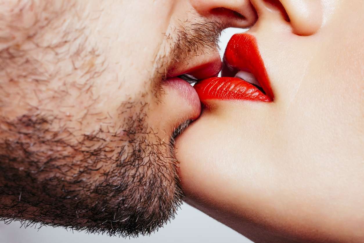 Гороскоп поцілунків: як цілуються знаки зодіаку - фото 383335