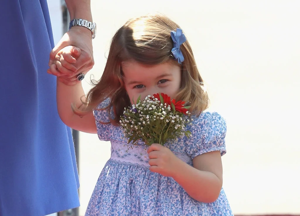 Принцессе Шарлотте 3 годика: 6 забавных фактов о дочери Кейт Миддлтон в фотографиях - фото 382163