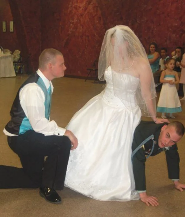 Непутевые свадебные фото, которые стыдно показать друзьям и родным - фото 383123