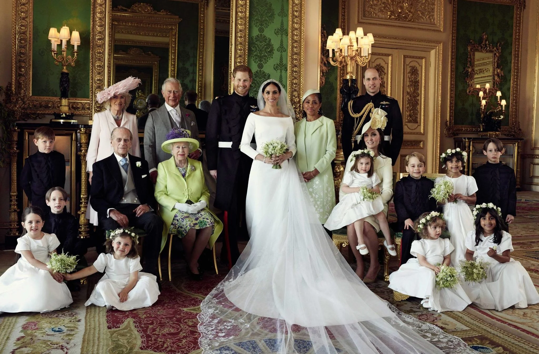 Модный дом Givenchy показал миру эскизы свадебного платья Меган Маркл, и они прекрасны - фото 385482