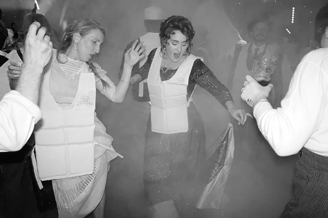 Адель переоделась в Розу Бьюкейтер и устрояла шумную вечеринку в стиле 'Титаника' - фото 382991