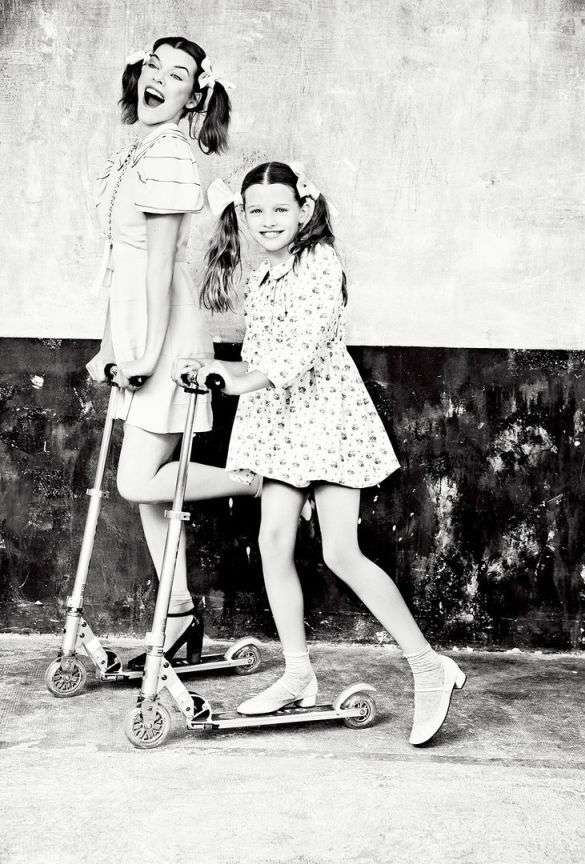 Две модницы: Милла Йовович удивила фанатов дерзкой фотосессией со старшей дочерью - фото 385862