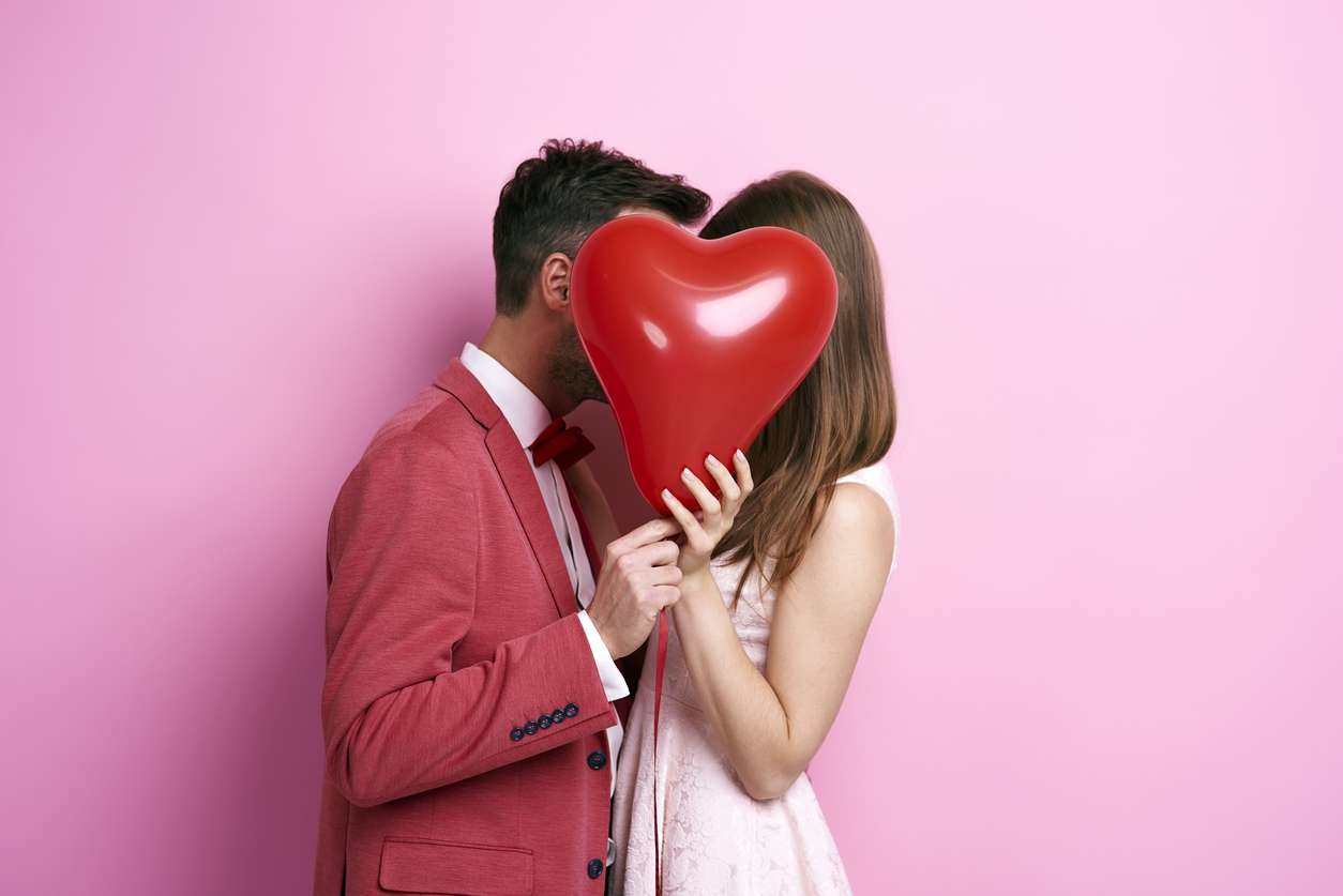 Гороскоп поцілунків: як цілуються знаки зодіаку - фото 383329