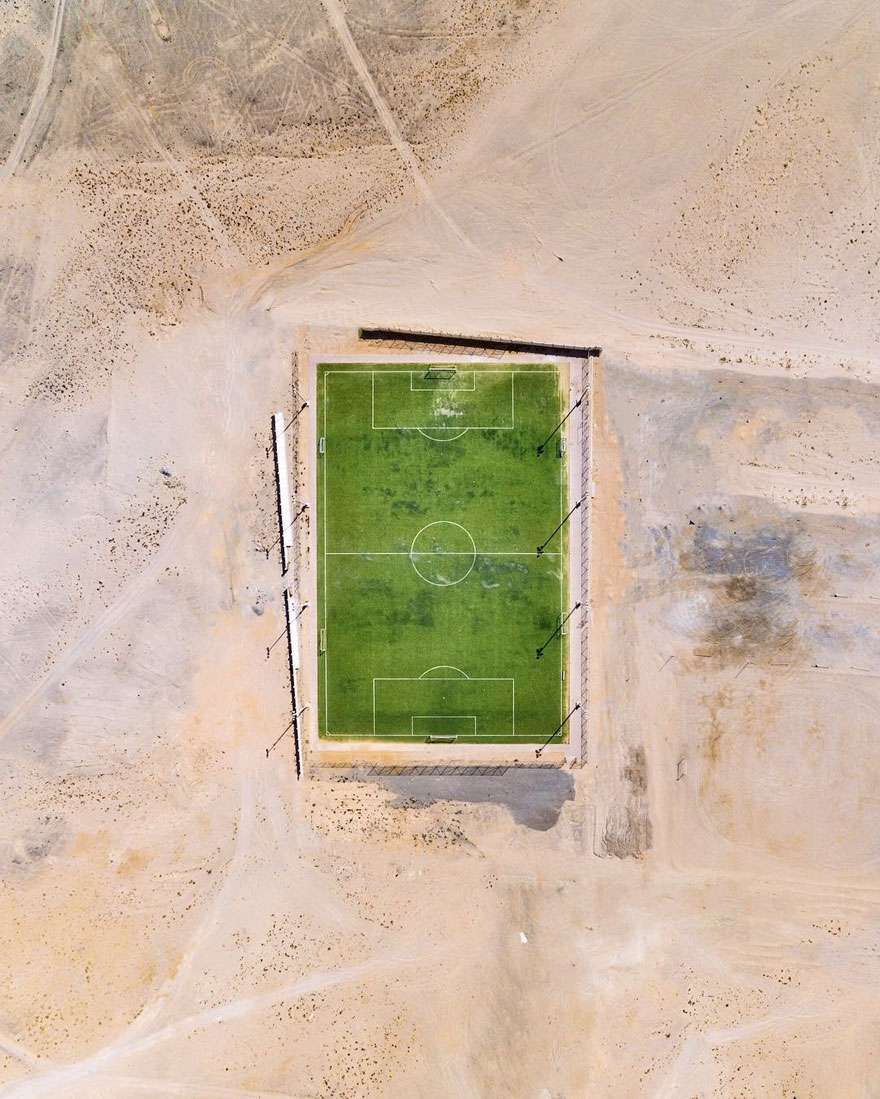 Уникальные фото Арабских Эмиратов с высоты показывают, как пустыня захватывает все вокруг - фото 388641