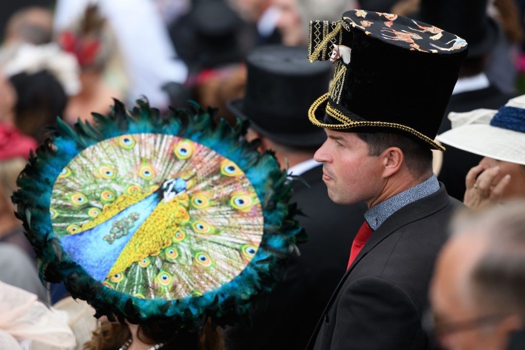 Royal Ascot 2018: впечатляющие и эпатажные шляпки на Королевских скачках - фото 390198