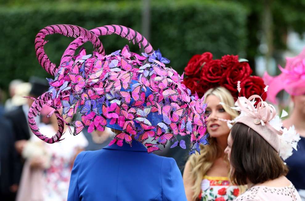 Royal Ascot 2018: впечатляющие и эпатажные шляпки на Королевских скачках - фото 390208
