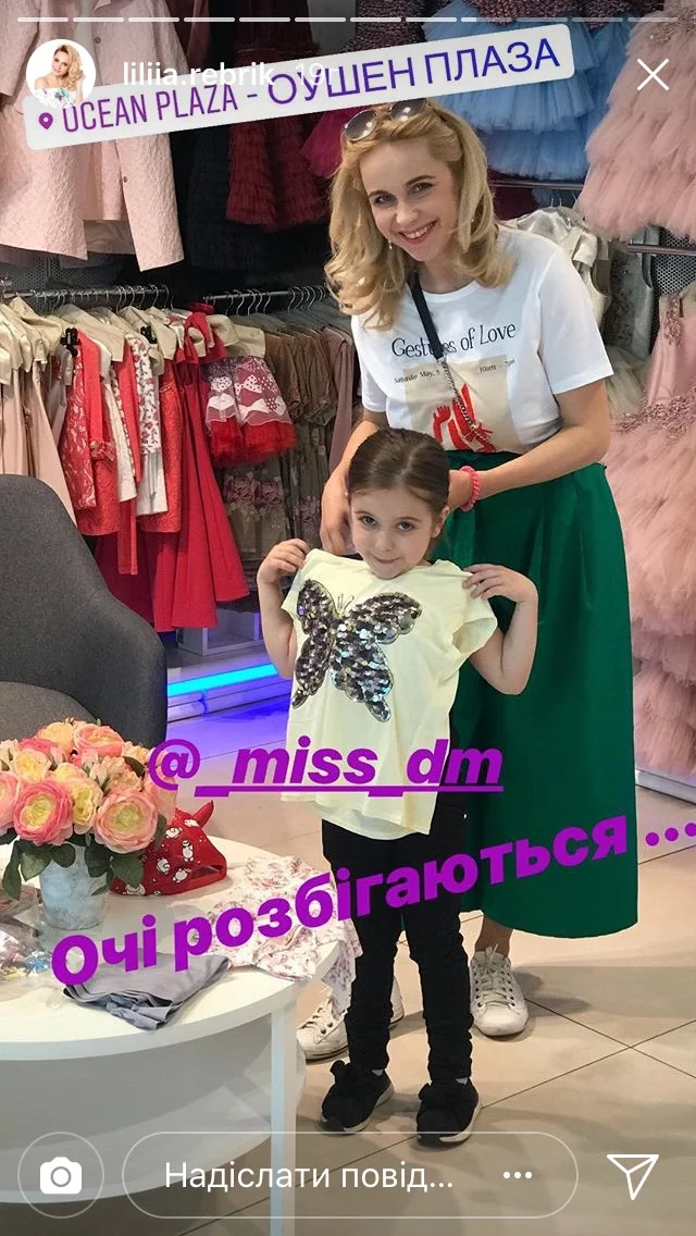 Маленькая модница: Лилия Ребрик показала веселый шопинг старшей дочери - фото 387280