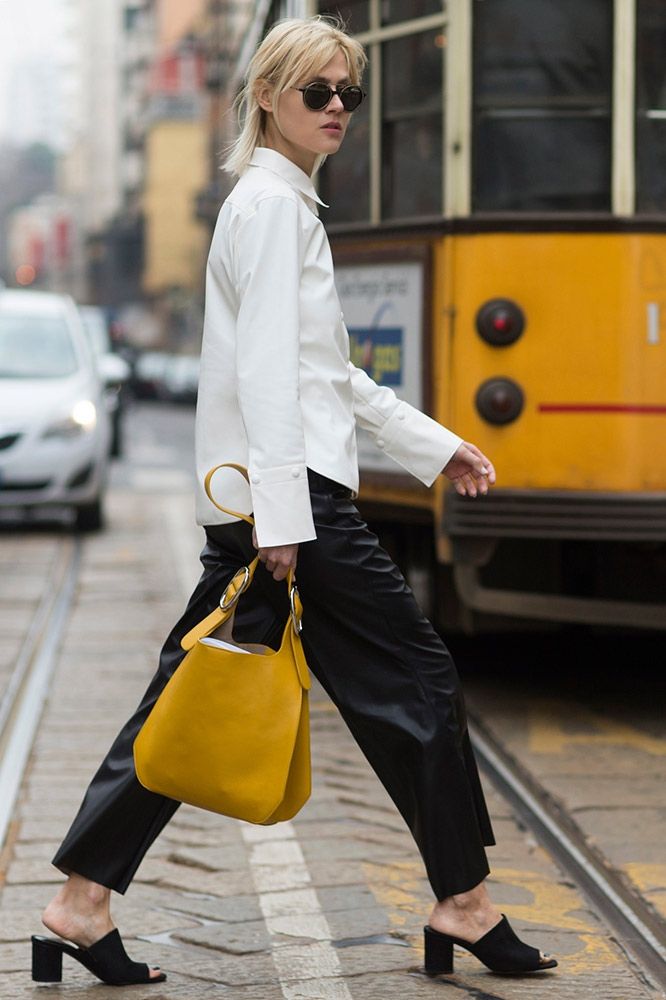 Street style-поради: з чим носити мюлі в цьому сезоні - фото 388056