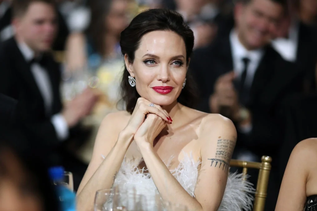 Анджелине Джоли - 43: все татуировки актрисы, о которых ты мог не знать - фото 387371