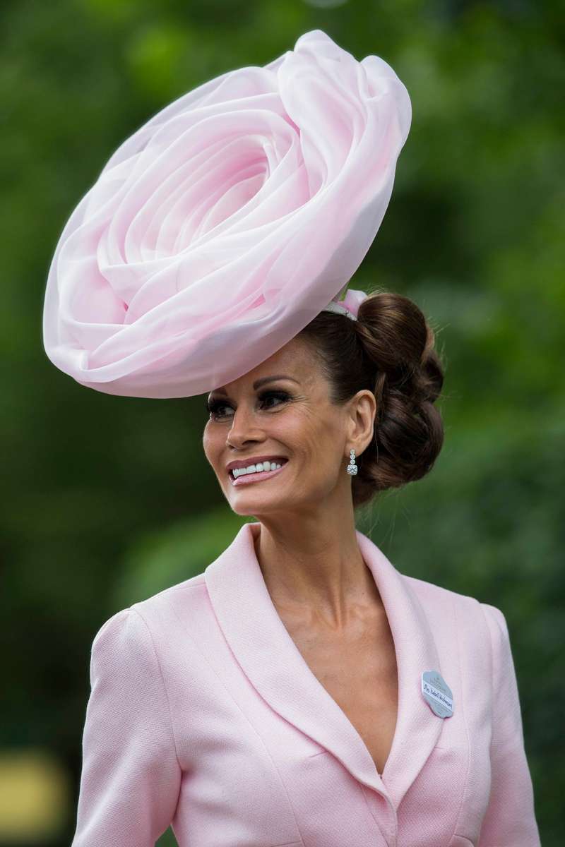 Royal Ascot 2018: вражаючі та епатажні капелюшки на Королівських скачках - фото 390213