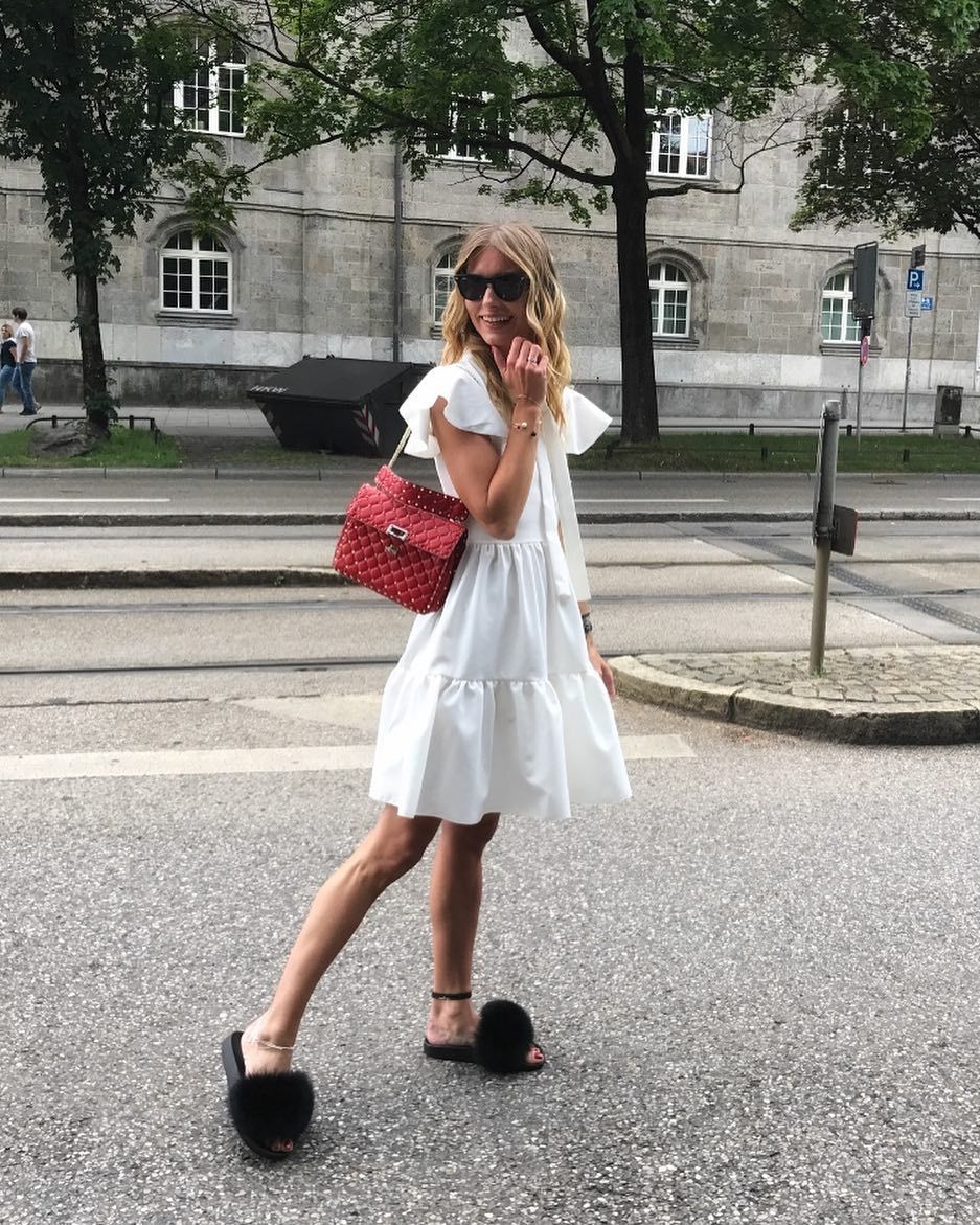 Steet style для модниці: з чим носити хутряні шльопанці у цьому сезоні - фото 388840