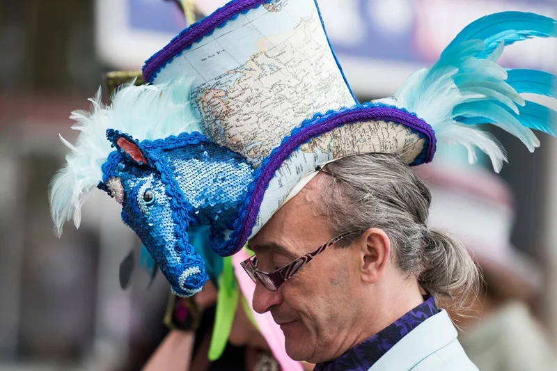 Royal Ascot 2018: впечатляющие и эпатажные шляпки на Королевских скачках - фото 390210