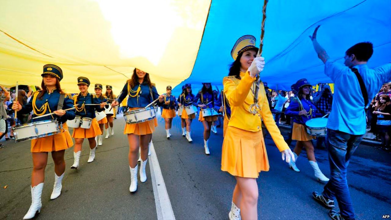 Привітання з Днем Конституції  віршах і прозі - фото 390945