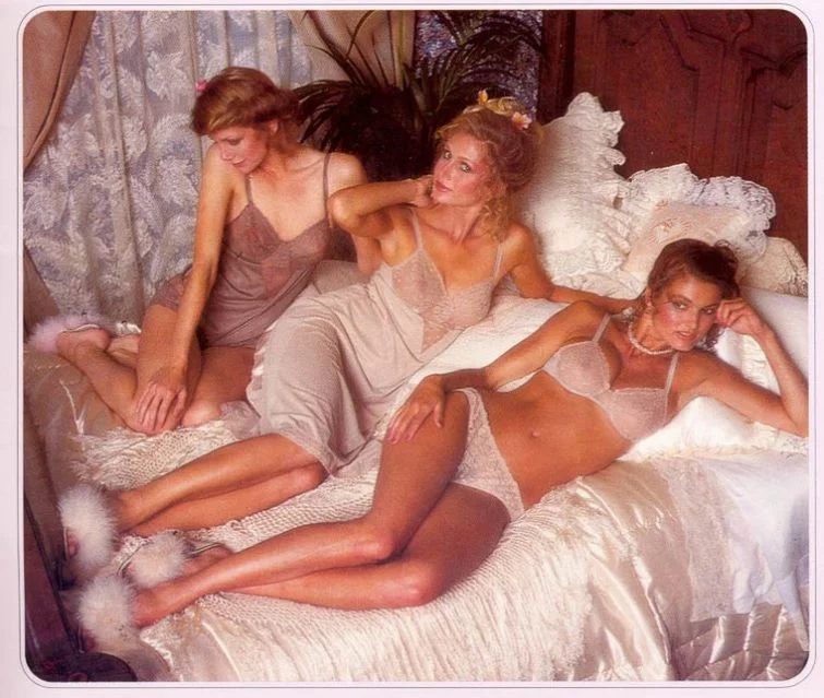Назад в прошлое: как выглядел каталог белья Victoria's Secret в 90-х - фото 388171