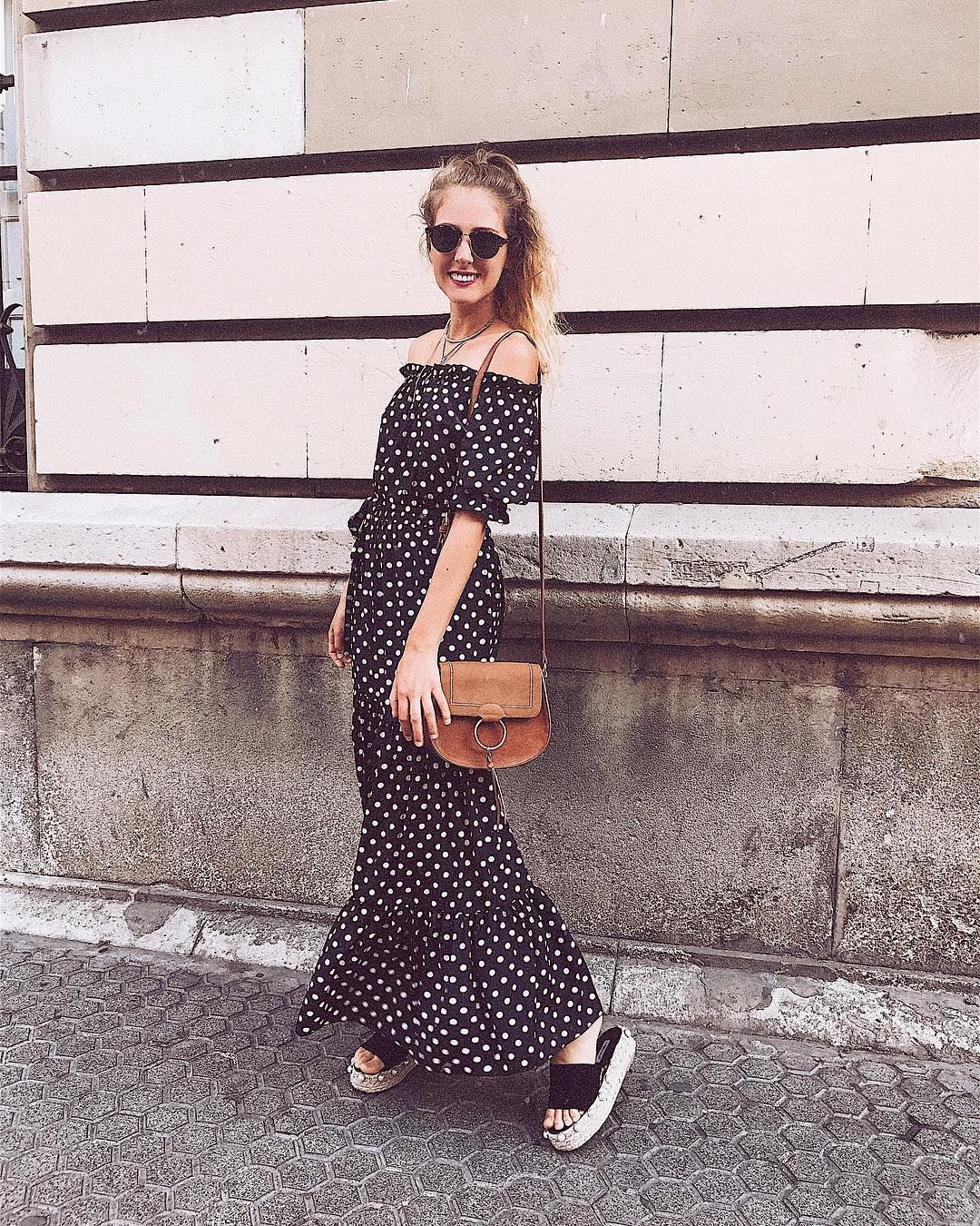 Steet style для модниці: з чим носити хутряні шльопанці у цьому сезоні - фото 388845
