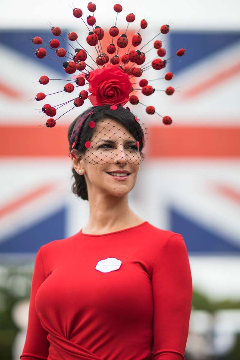 Royal Ascot 2018: впечатляющие и эпатажные шляпки на Королевских скачках - фото 390211