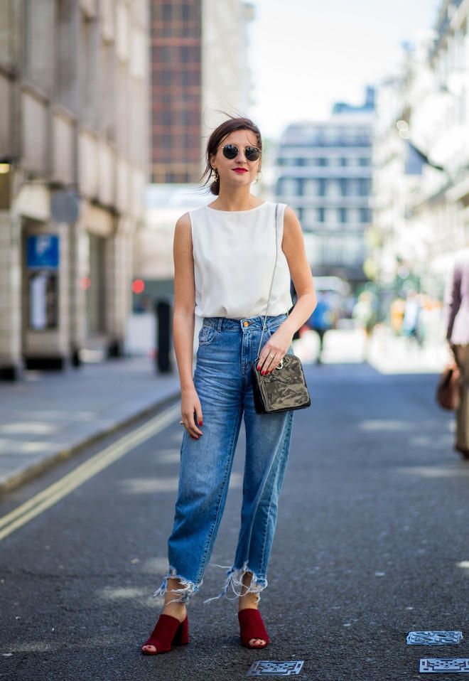 Street style-поради: з чим носити мюлі в цьому сезоні - фото 388060