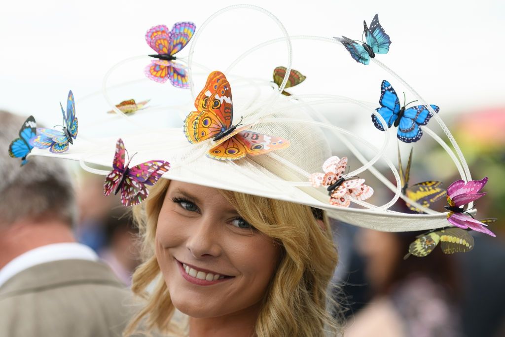 Royal Ascot 2018: впечатляющие и эпатажные шляпки на Королевских скачках - фото 390195