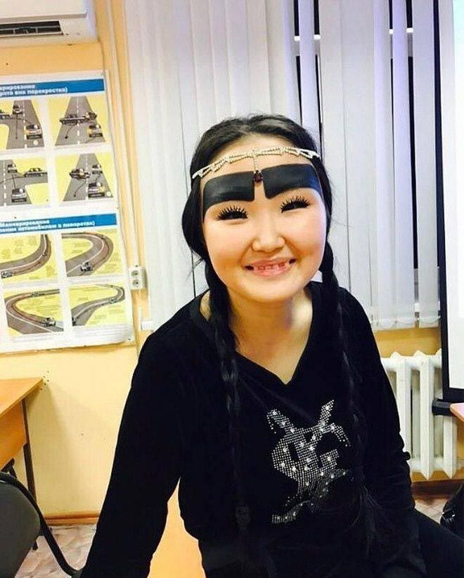 Девушка стала известной благодаря своим бровям - они у нее закрывают пол-лица - 389564 Девушка стала известной благодаря своим бровям - они у нее закрывают пол-лица - фото 389564