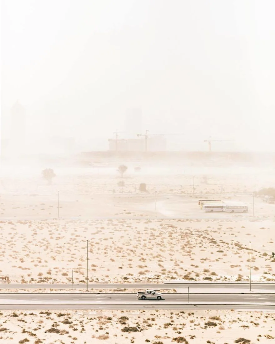 Уникальные фото Арабских Эмиратов с высоты показывают, как пустыня захватывает все вокруг - фото 388633