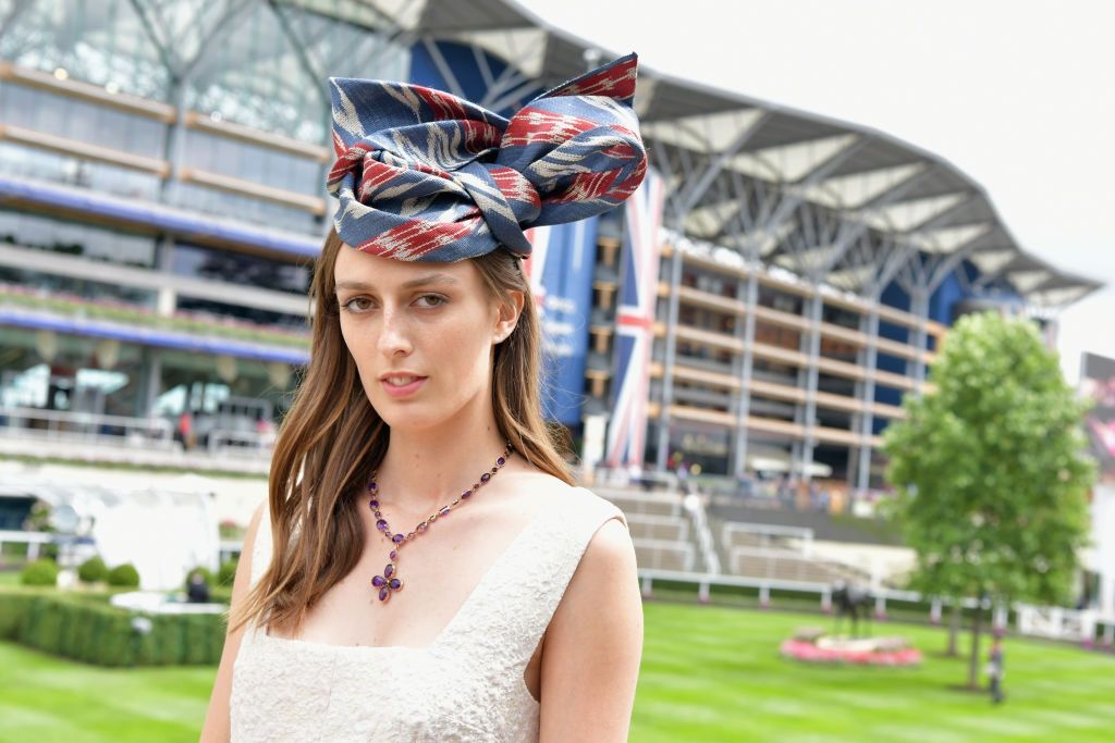 Royal Ascot 2018: впечатляющие и эпатажные шляпки на Королевских скачках - фото 390200