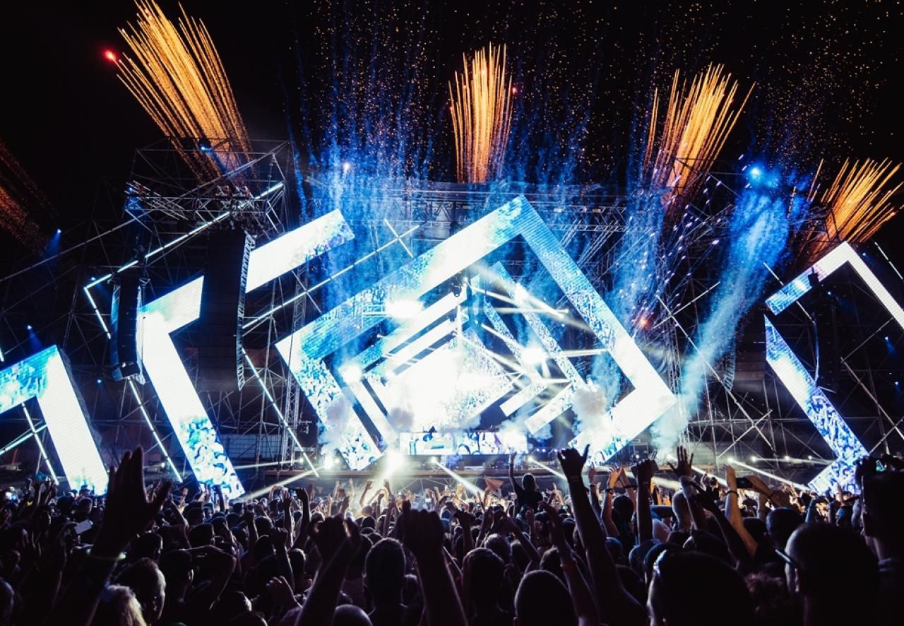ТОП-5 самых крутых музыкальных open-air мира, которые проходят на стадионах - 387580 ТОП-5 самых крутых музыкальных open-air мира, которые проходят на стадионах - фото 387580