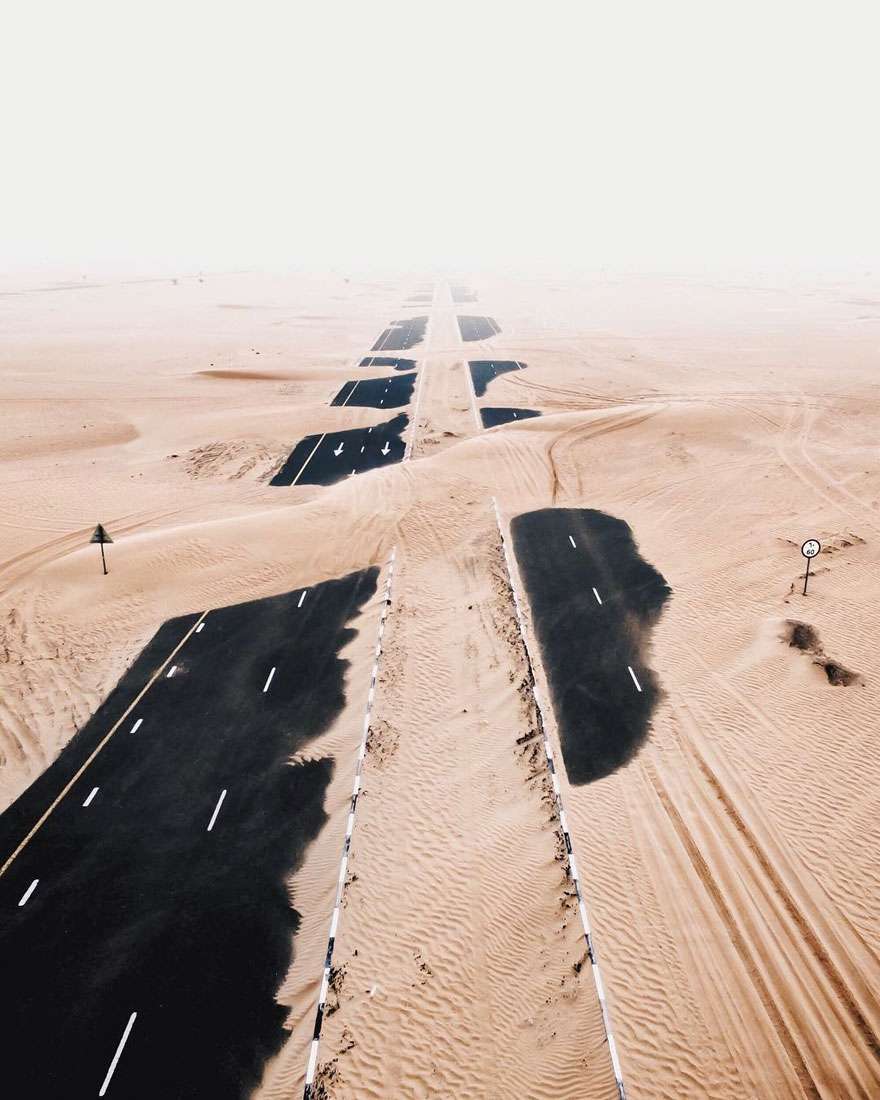 Уникальные фото Арабских Эмиратов с высоты показывают, как пустыня захватывает все вокруг - фото 388637