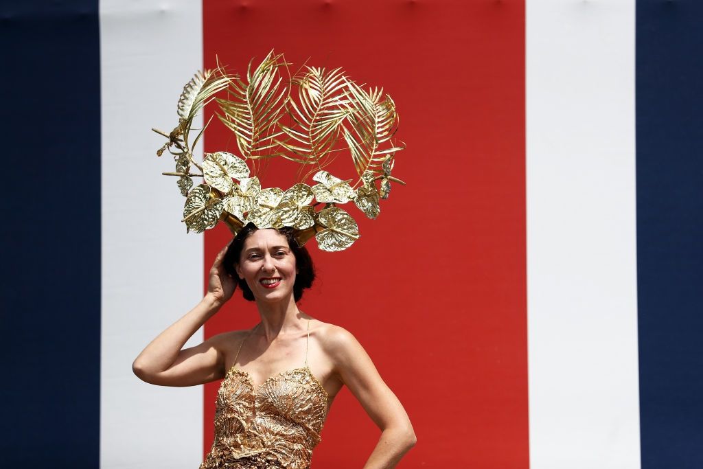 Royal Ascot 2018: впечатляющие и эпатажные шляпки на Королевских скачках - фото 390194