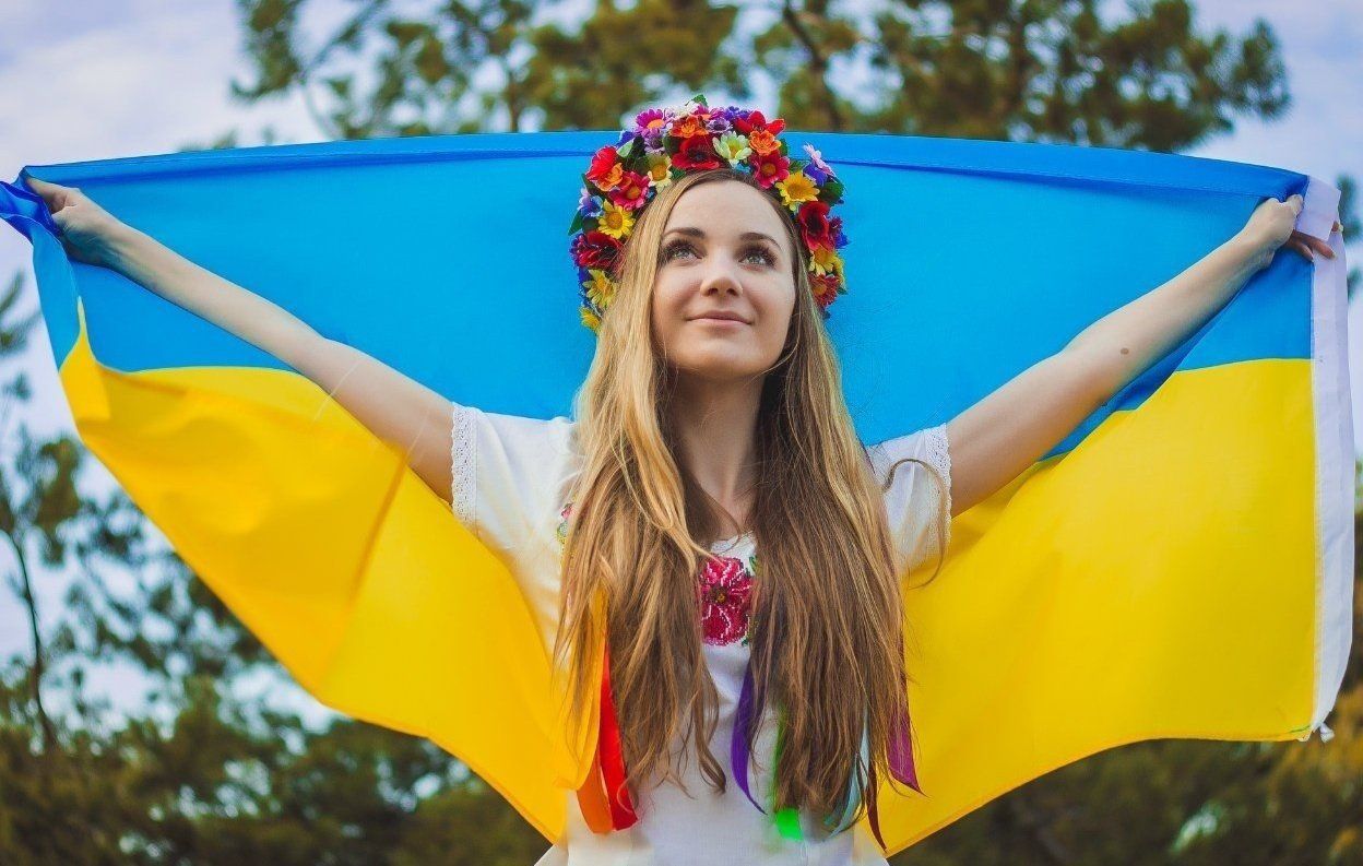 Привітання з Днем Конституції  віршах і прозі - фото 390947