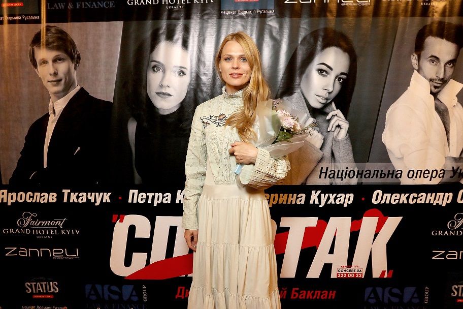 Ольга Фреймут и Лилия Подкопаева стоя аплодировали Екатерине Кухар - фото 387199