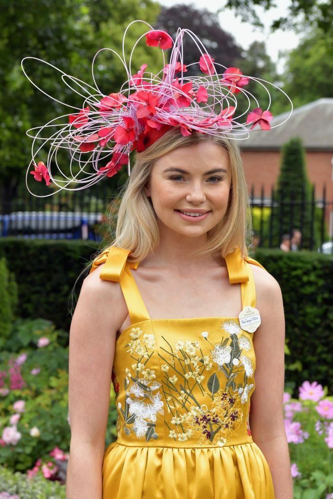 Royal Ascot 2018: впечатляющие и эпатажные шляпки на Королевских скачках - фото 390207