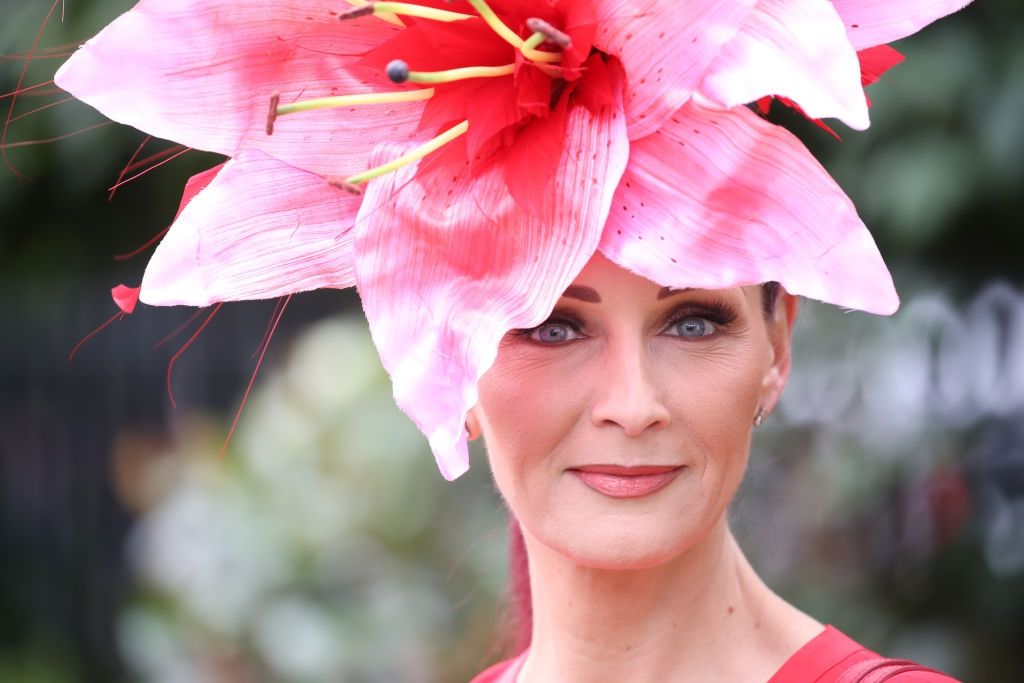Royal Ascot 2018: впечатляющие и эпатажные шляпки на Королевских скачках - фото 390190