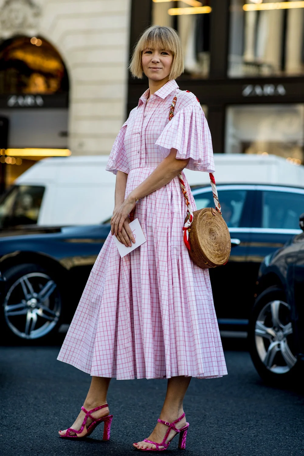Красивий вуличний стиль на Тижні високої моди в Парижі - фото 392046