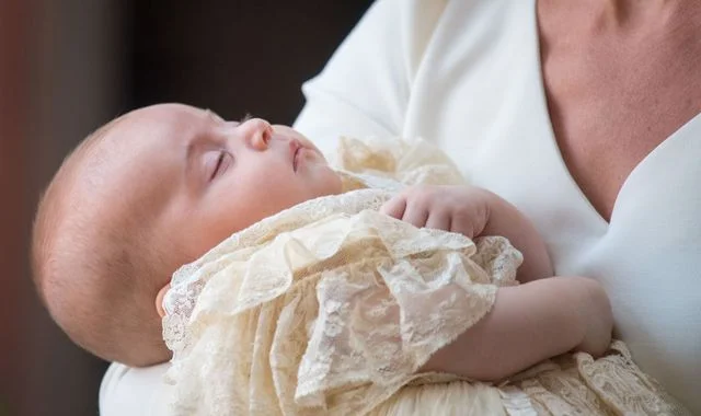 Крещение принца Луи: первые фото и видео трогательного события - фото 392626