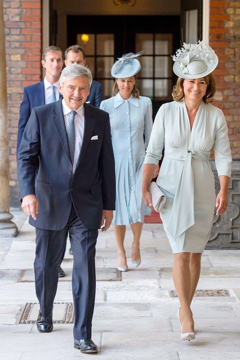 Крестины принца Луи: изысканные наряды Кейт Миддлтон, Меган Маркл и других гостей - фото 392632