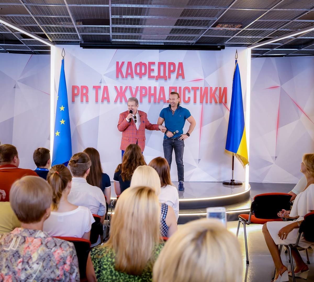 'Юний орел' вирішив хайпонути, тому зробив очільника 'вовчиць' викладачем свого ВУЗу - 393868 'Юний орел' вирішив хайпонути, тому зробив очільника 'вовчиць' викладачем свого ВУЗу - фото 393868
