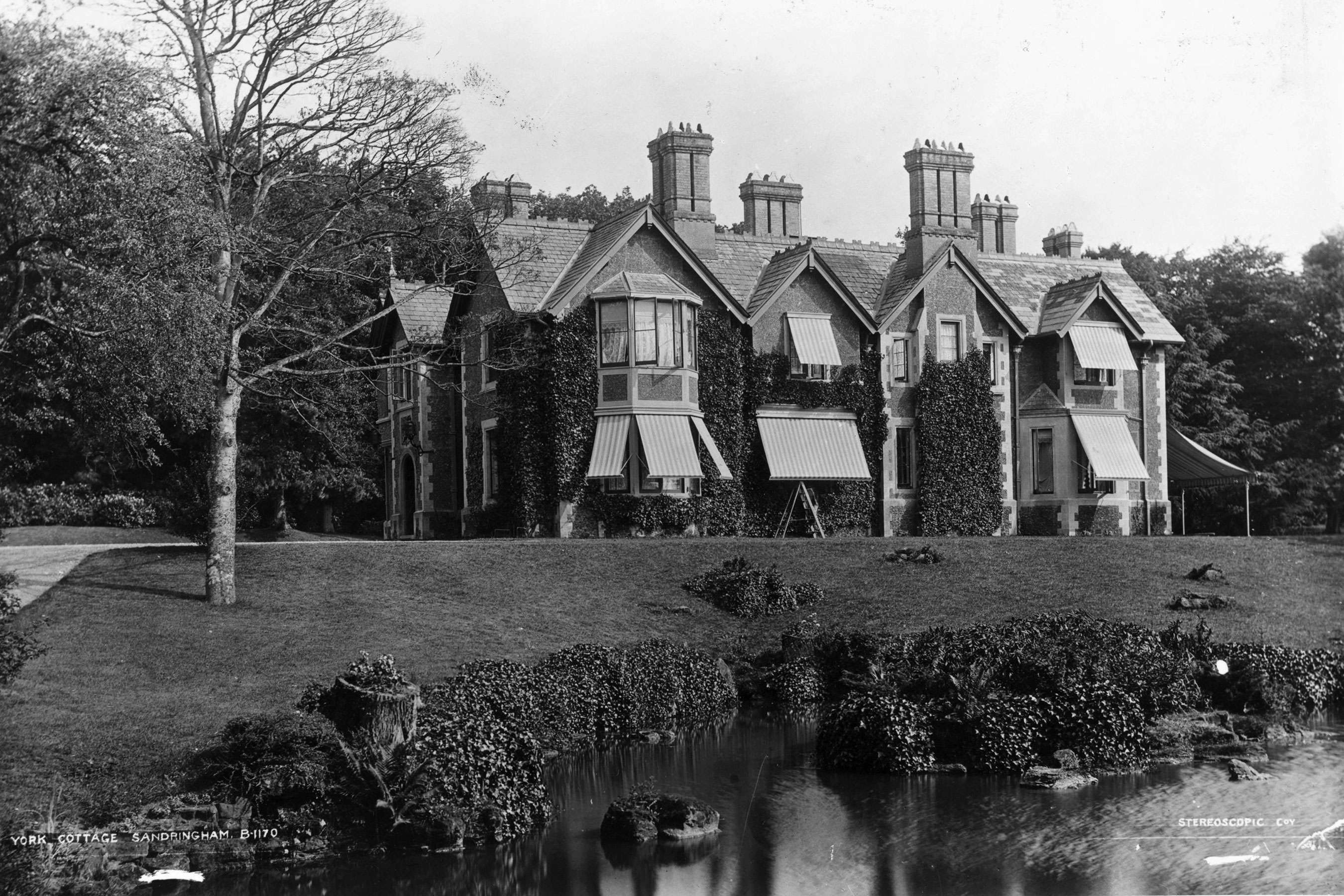Єлизавета ІІ подарувала Меган та Гаррі новий будинок, і він ще розкішніший, ніж попередній - фото 394593