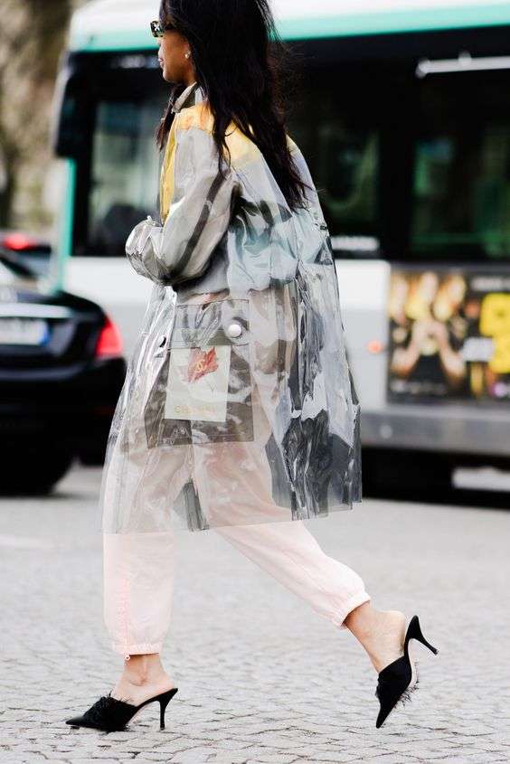 Что нам дождь: стильные дождевики, которые защитят модниц от непогоды - фото 394694