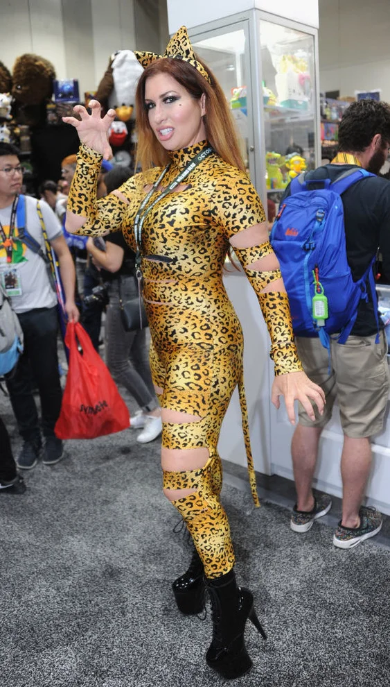 Дуже сексуальні та еротичні костюми дівчат на фестивалі ComicCon 2018 - фото 394814