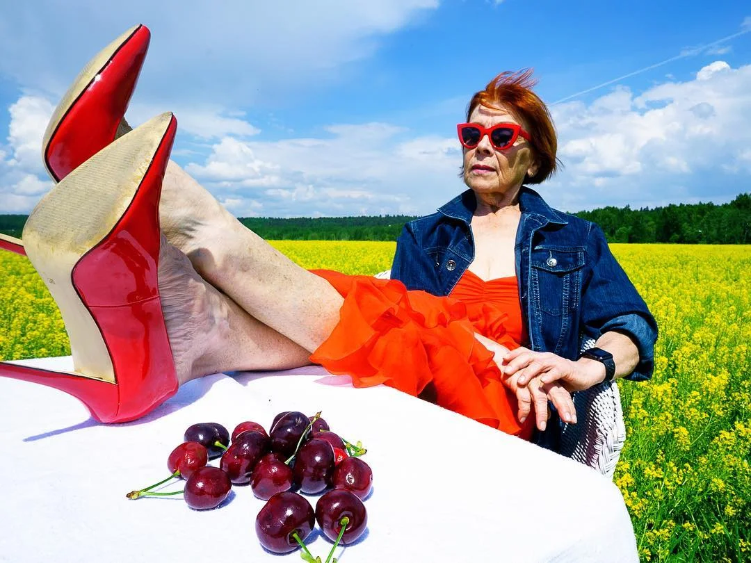 Эта рыжеволосая бабуля такая стильная, что стала настоящей звездой Instagram - фото 395582
