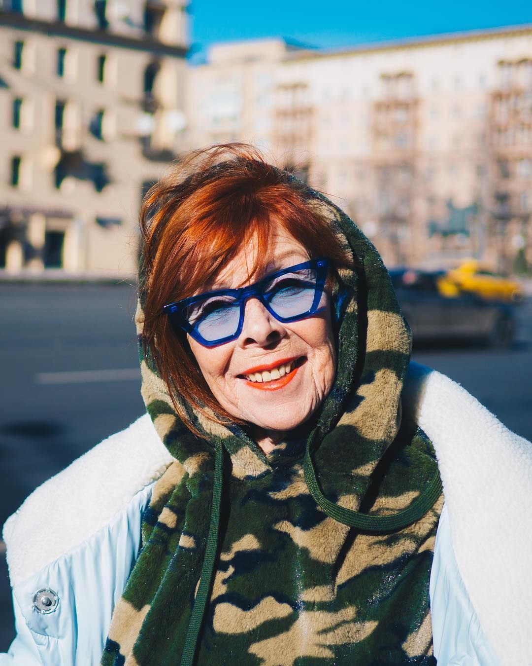 Эта рыжеволосая бабуля такая стильная, что стала настоящей звездой Instagram - 395586 Эта рыжеволосая бабуля такая стильная, что стала настоящей звездой Instagram - фото 395586