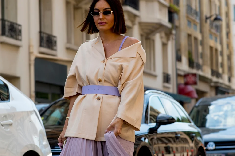 Красивый уличный стиль на Неделе высокой моды в Париже - фото 392053