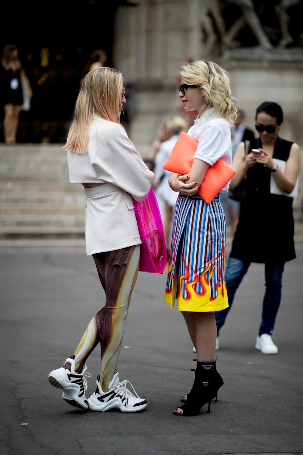 Красивий вуличний стиль на Тижні високої моди в Парижі - фото 392063