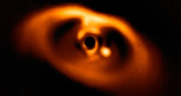 Вчені вперше сфотографували народження нової планети - фото 391506