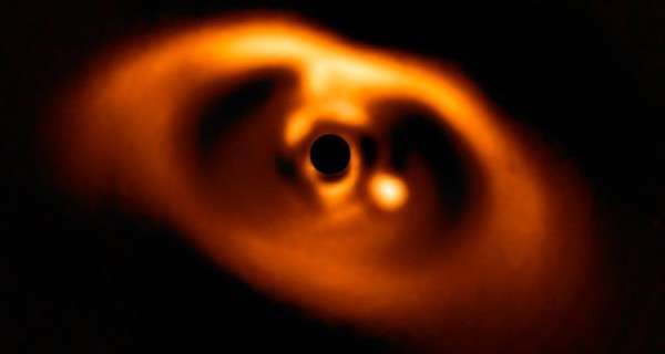 Ученые впервые сфотографировали рождение новой планеты - фото 391506