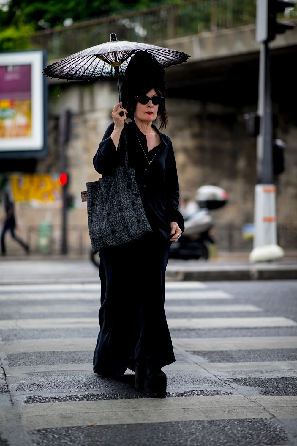 Красивый уличный стиль на Неделе высокой моды в Париже - фото 392062