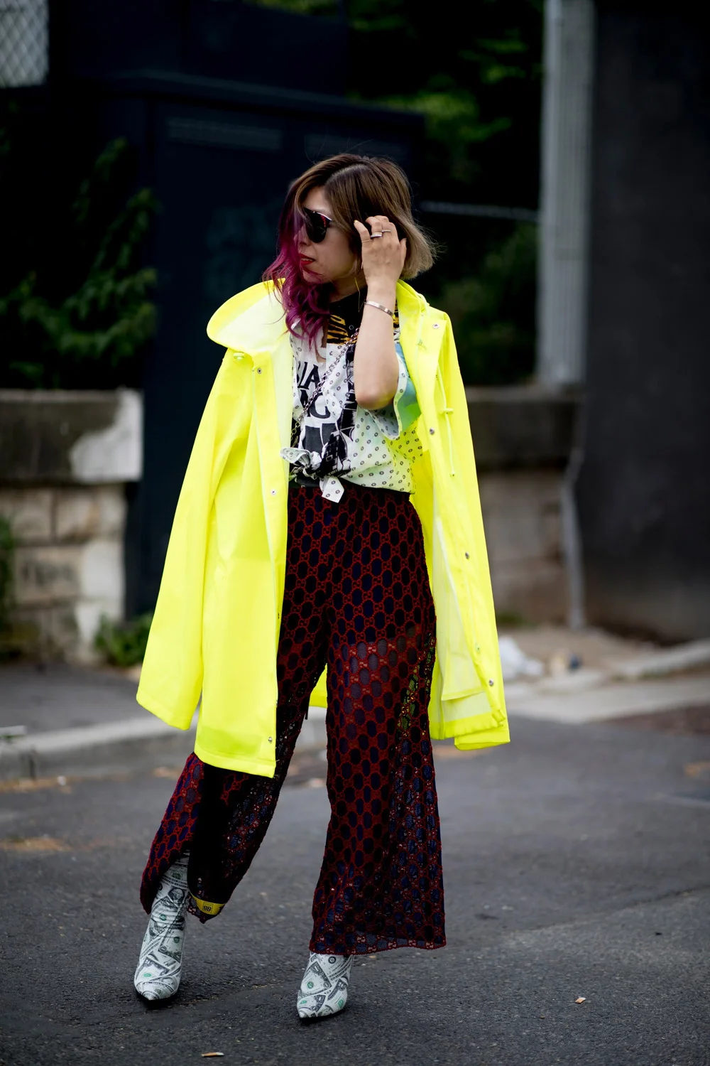 Красивий вуличний стиль на Тижні високої моди в Парижі - фото 392047