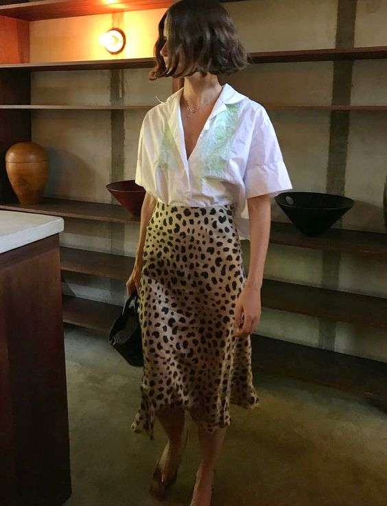 Леопардовая юбка по колено - тренд, без которого невозможно больше жить - фото 396163