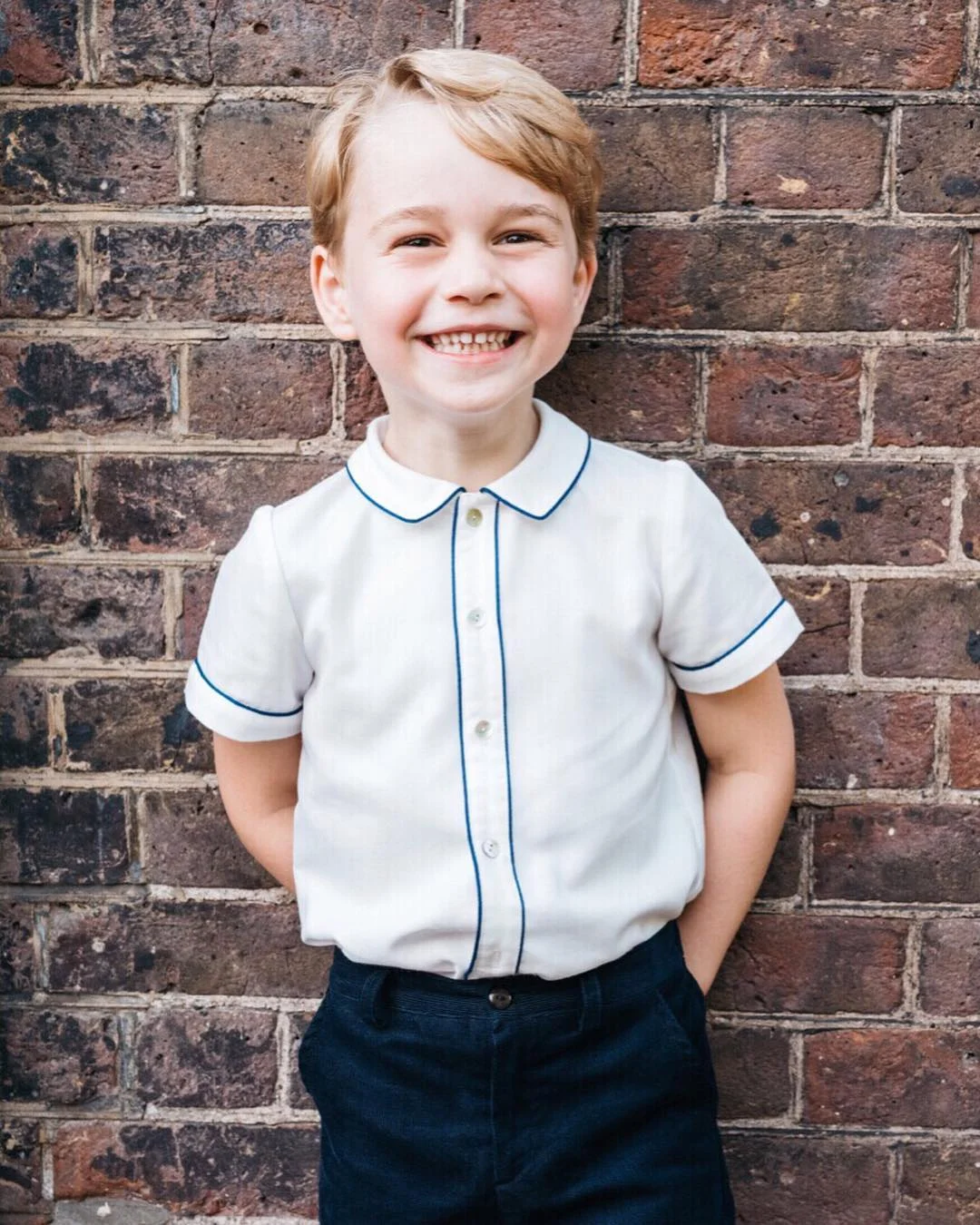 Маленький модник: 5-летний принц Джордж стал одним из самых стильных людей Британии - фото 396216